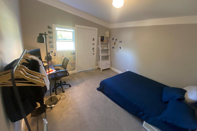 Room - Room in Temescal