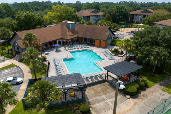 Outside Community Area - Lexington Crossing Apartments