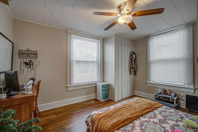 Bedroom - 3 Bedroom Home Near Uptown (LEASE TAKEOVER)
