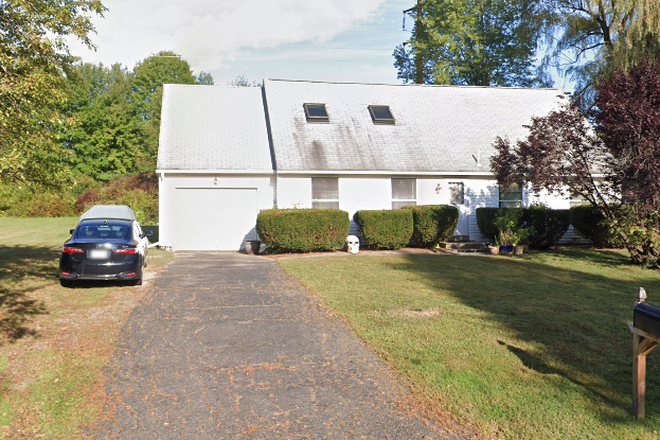 Front - 5 Bedroom Single Family Home