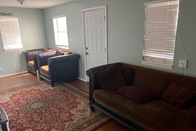 Living Room - THE INTERNATIONAL HOUSE