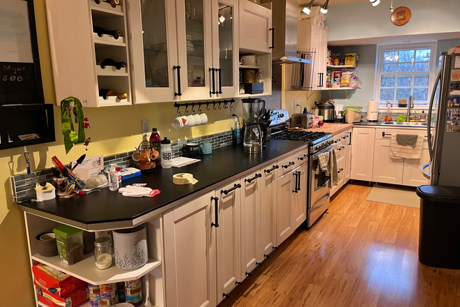 The beautiful kitchen! - Towne Estates Condominiums