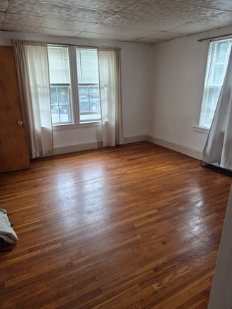 Living Room - 2 Bedroom - Available Aug 15th or Sept 1st - Walk To Tufts, Whole foods & Starbucks & Mystic River Duplex