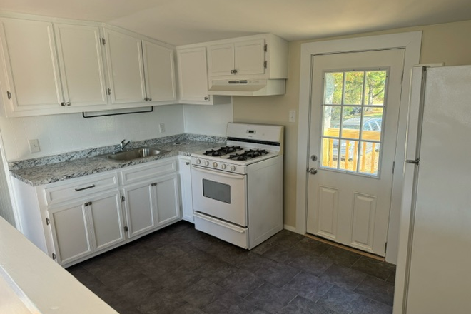 kitchen - 2-BR on State Rd (Rt. 6) just down the road from campus Duplex