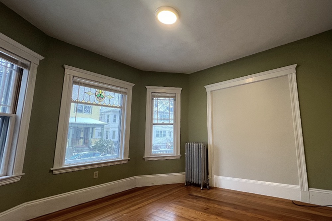 - - OFF CAMPUS HOUSING JUNE 2027 Apartments
