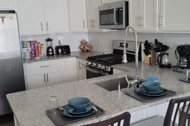 Kitchen - 512 W Montgomery