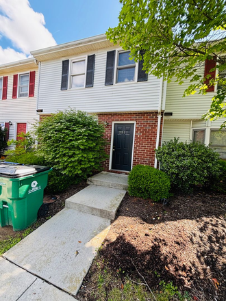 - 4 Bedroom 3.5 Bath Townhouse