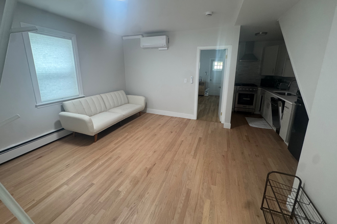 Living room - 1 bed / bath near Harvard Sq - Newly Renovated Apartments