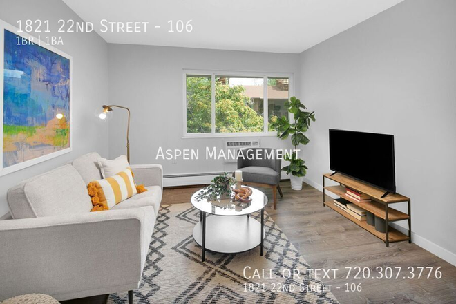 Living Room Aspen Management Image - The Holly