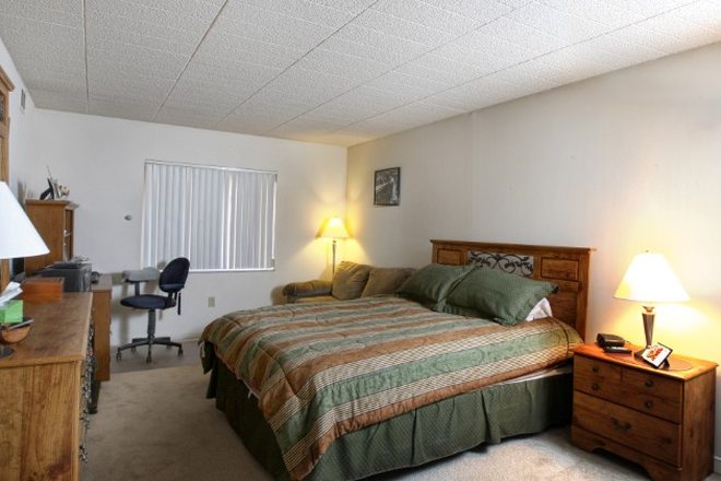 Bedroom - CHALFONT APARTMENTS | Off-Campus Apartments, Convenient to CMU