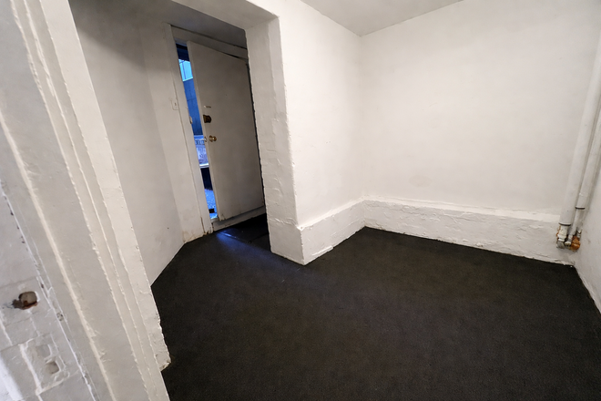 Front door - Beacon Hill Apartment near Boston Commons