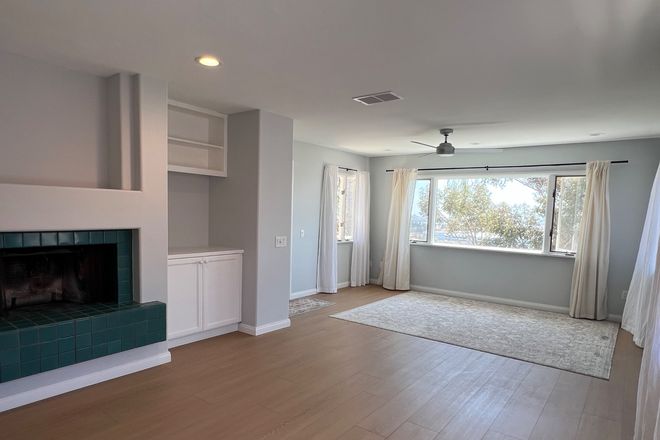 Master suite with view - Mission Hills Private Master Suite with Female Roommates