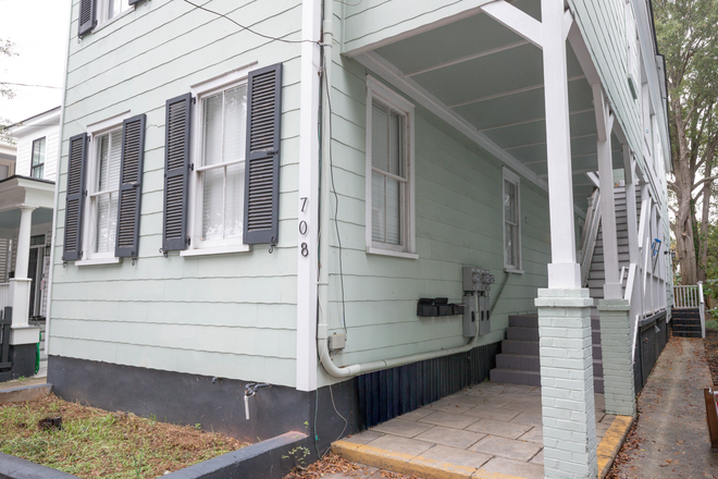 Front - Apartment across from Hampton Park