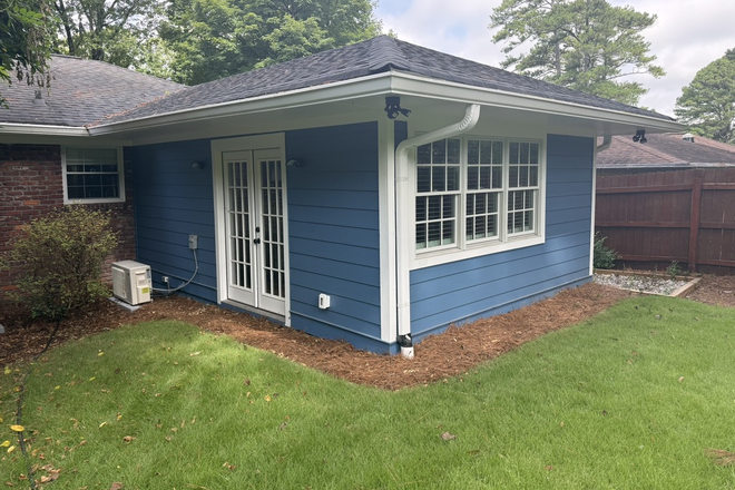 Your new room - Clairmont Heights - New room with kitchenette, built in desk, separate entrance, utilities included