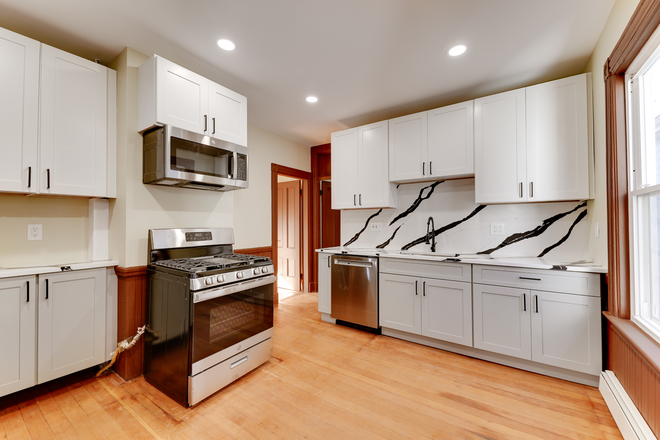 Kitchen - Brand new 3 Bed 2 bath under 5 min walking to JFK Station Apartments