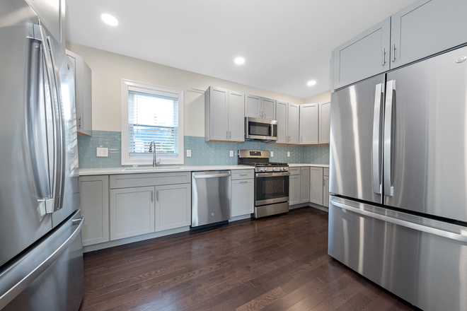 Kitchen - Renovated 5 Bed / 5.5 Bath Duplex Near Tufts With Exclusive Decks And Parking
