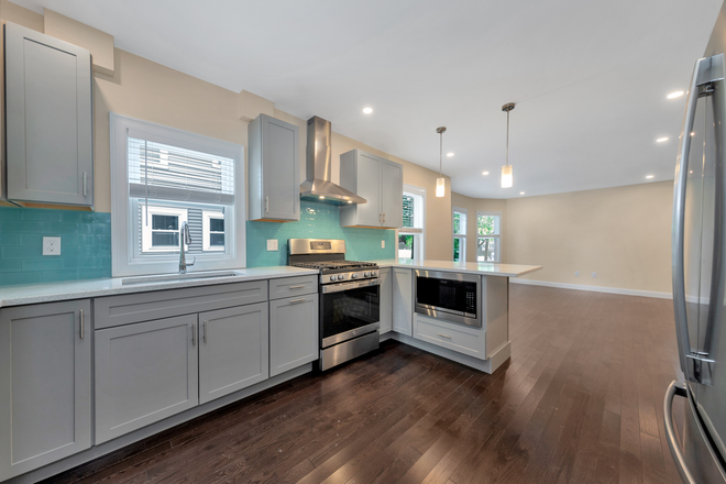 Kitchen - Beautiful Renovated 5-Beds, 5.5-Baths in Great Location