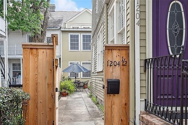 entrance - Spacious Uptown 1BR | Private Balcony + Enclosed Solarium Condo
