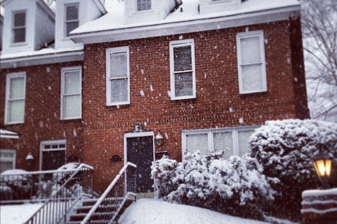 Snowy Belhaven! - Pet-Friendly 2 Bedroom 2.5 Bathroom Timeless Belhaven Townhouse with Bonus Room