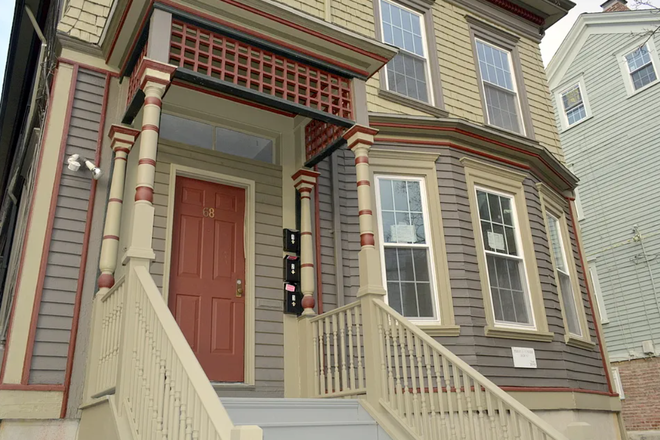 Exterior - 4 Bedroom apartment - A few steps to Campus!