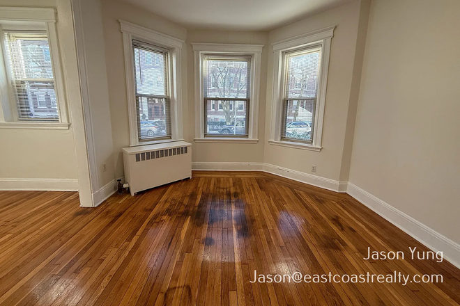 Bedroom (other angle) - Summer Sublet in Fenway