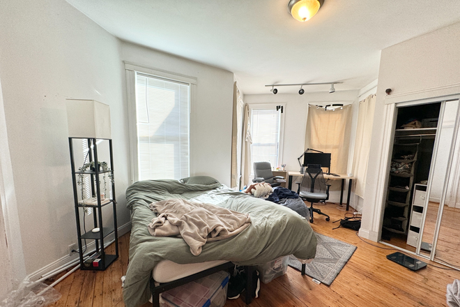 Bedroom - 3 Bed 1 Bath with Washing/Dryer in the unit Condo