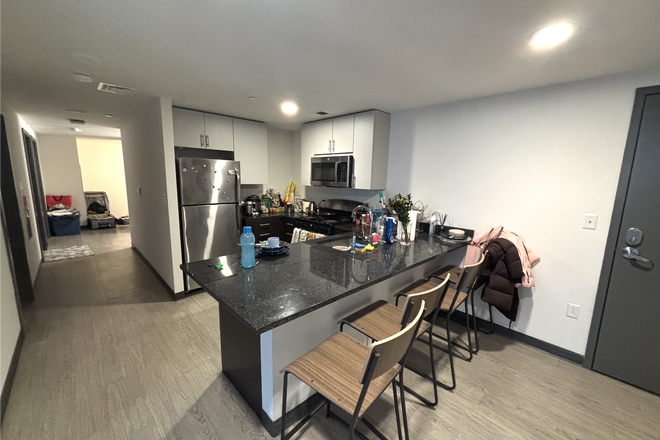 Kitchen - Cozy Room in Lightview