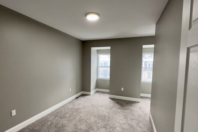 Bedroom 1 - Modern, Newly Renovated 3-Bedroom Student Units – Prime Location Duplex