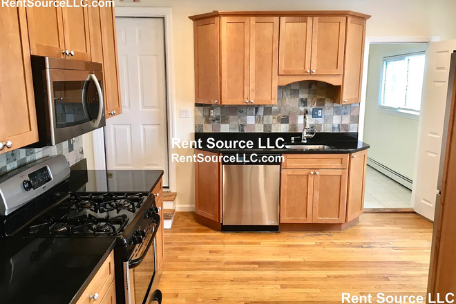 Kitchen - 3 Bef 2 Bath Gem on Gilman Sq Green Line