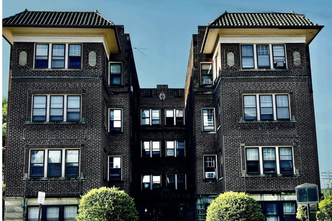 Exterior Building - Shared Furnished Apartment Fabulous Location for Case, UH, Clinic, Museums, VA