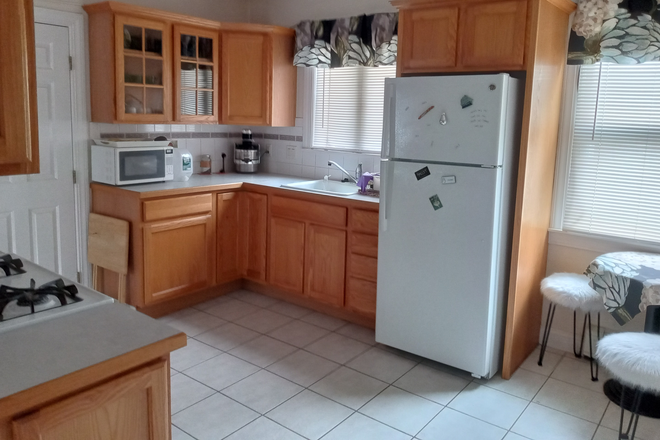 Kitchen - Entire 2nd floor of the house 2-bedroom, side-yard, 2 cars parking
