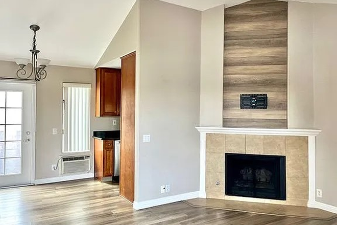 Living room / dinning area - Shared Condo in SD Normal Heights, great location! One additional roommate only.