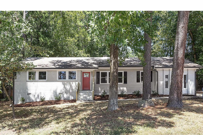 Outside - Castlebay Rd Sublet