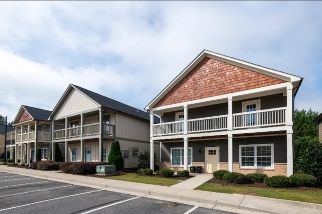 The townhomes - The Collective Townhome