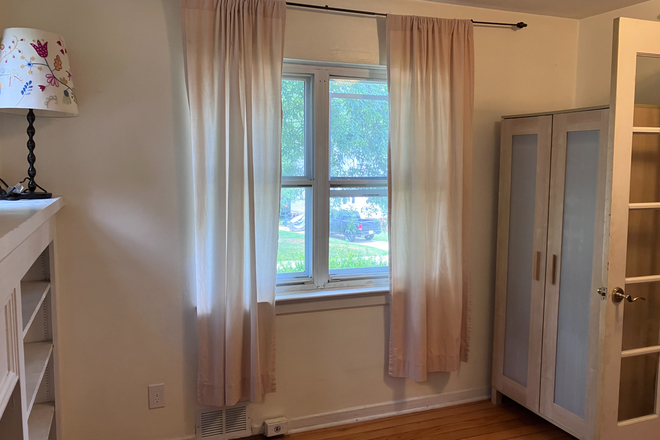 Room Available (pic 2) - Great Room in Shared House. 7-min walk to metro (Close to UMD)