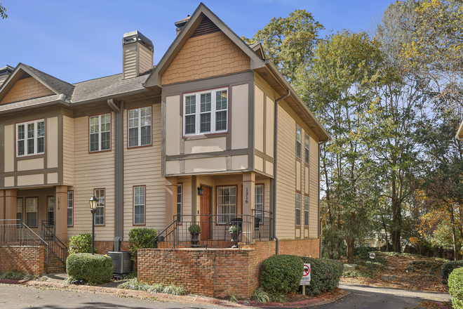 Front exterior - Stillwood Chase Townhome, close to campus