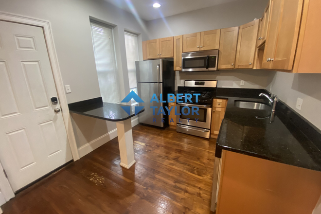 Kitchen - Large Renovated 4Bed/2Bath (GREEN LINE) - Steps to Campus