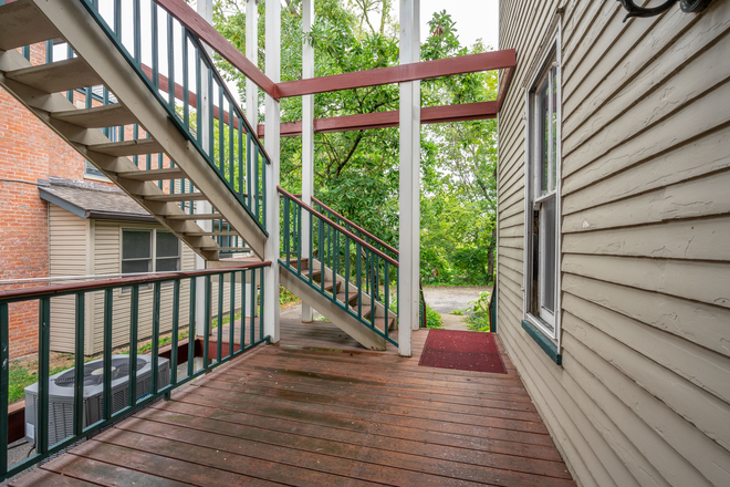 Outdoor Space - 48 E. Hollister House