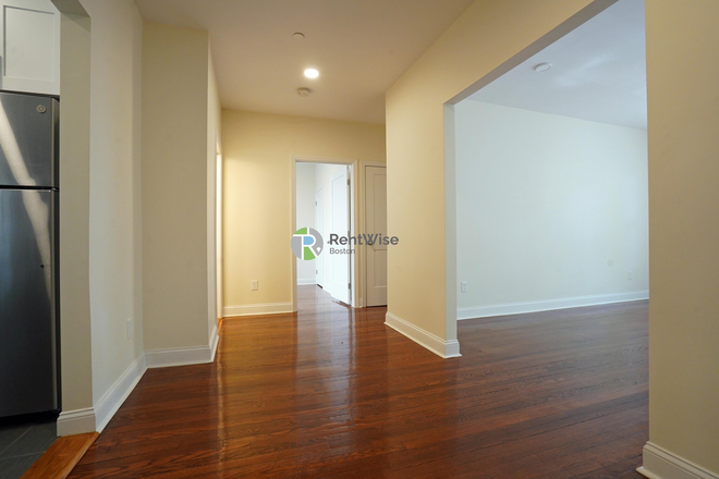 1 - SEPT 2026-Gorgeous Brighton 2 bed. New Renovation! PORCH, NO FEE