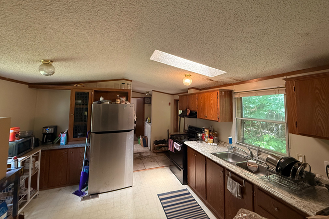 Fully Furnished Kitchen - UNIVERSITY PROPERTY MANAGEMENT House