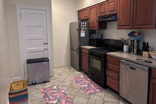 Kitchen - 4 bedroom home 5 minutes from campus-looking for 4th roommate