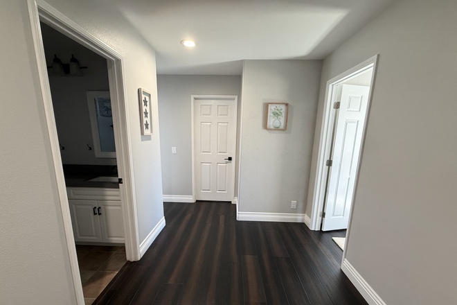 Loft - Quiet & Upscale Living in Orangecrest Riverside House