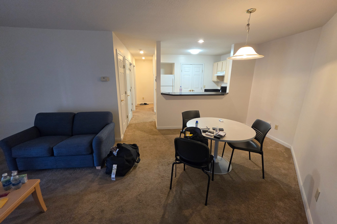 Entrance 2 - Bellevue Gardens (Urgent, Looking for 1 Roommate)