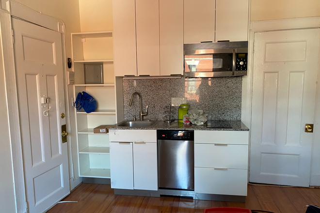 Kitchenette - Lovely studio on St Stephen St