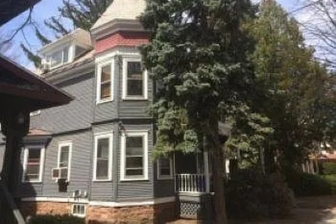 Outside - 17 N Willard St, Apt 1, Burlington, VT 05401