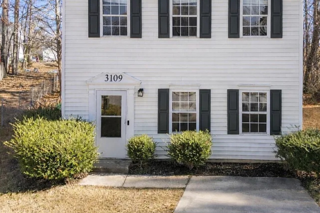 Exterior - 3 bedroom 1.5 bath home in SE Raleigh. 15 min drive to main campus.