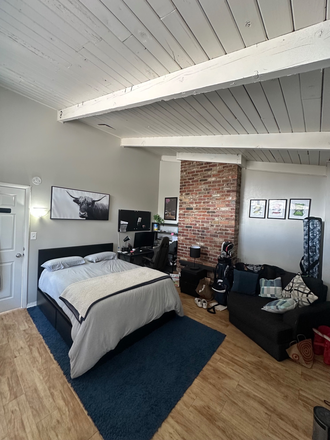 Bedroom - Summer Sublet on The Hill!