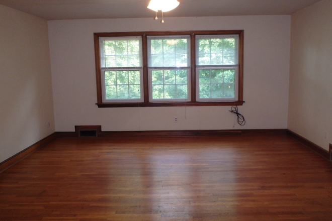 Bedroom - 2 bedroom apartment available 5 mins walk from campus