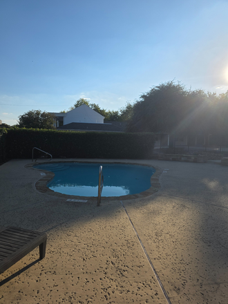 POOL - Spring 2026 Sublease Available – Sierra Condos