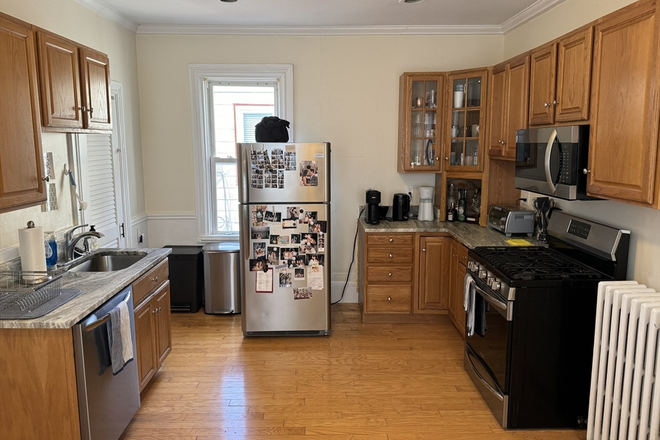 Kitchen - 6-Bed on Delle Ave with laundry in unit!!